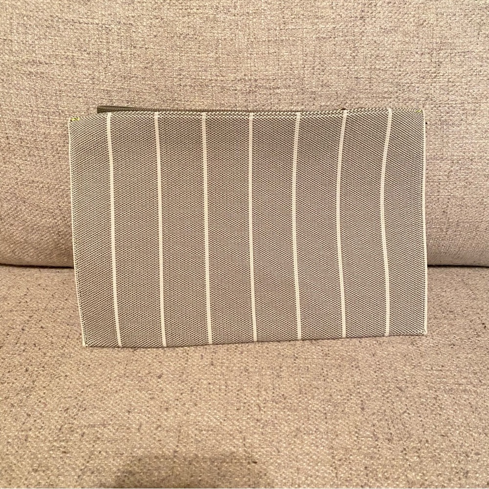 Rothy’s The Wristlet Hillside Green